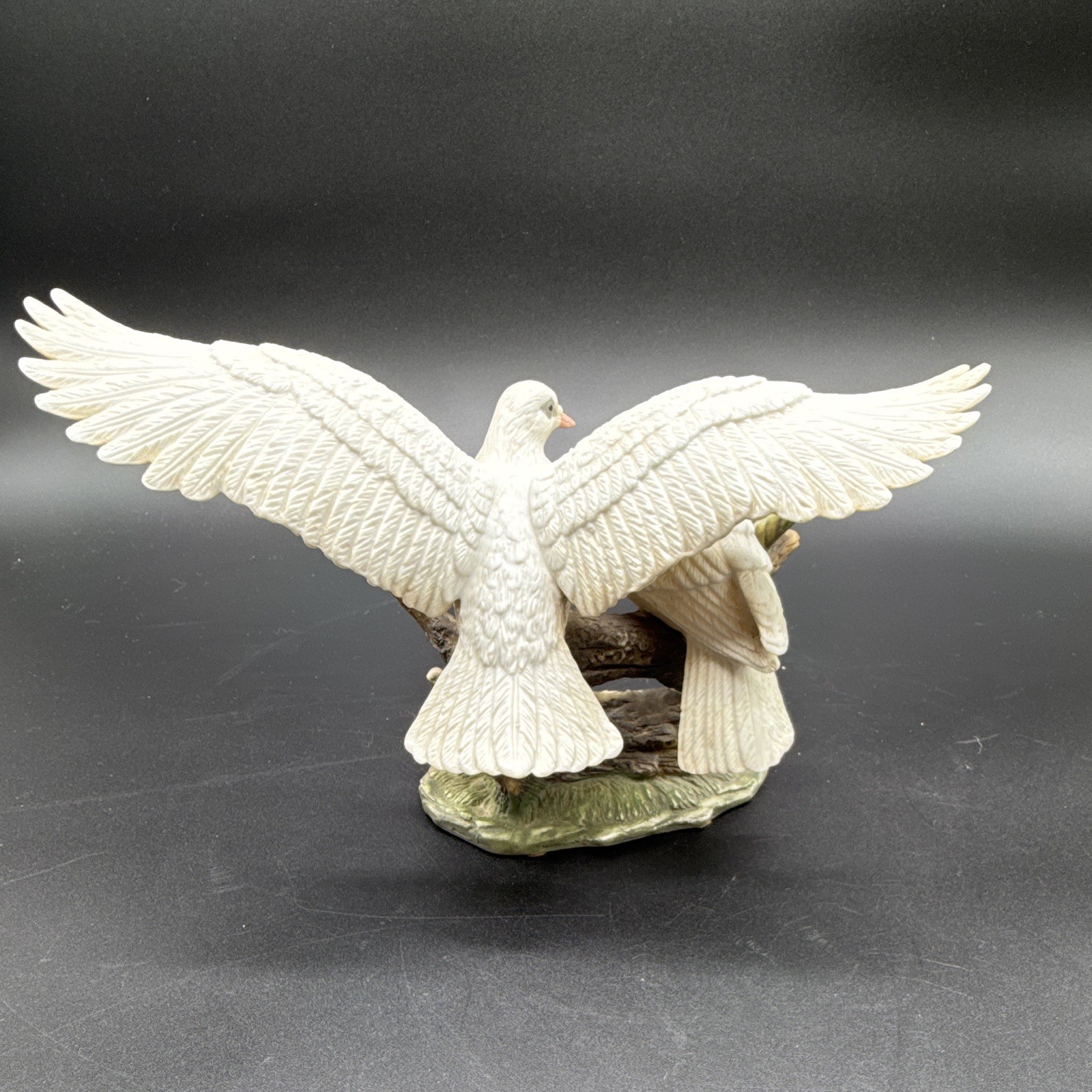 Wallington Collection dove couple resin figurine, floral roses, 3D, 9 in, Taiwan