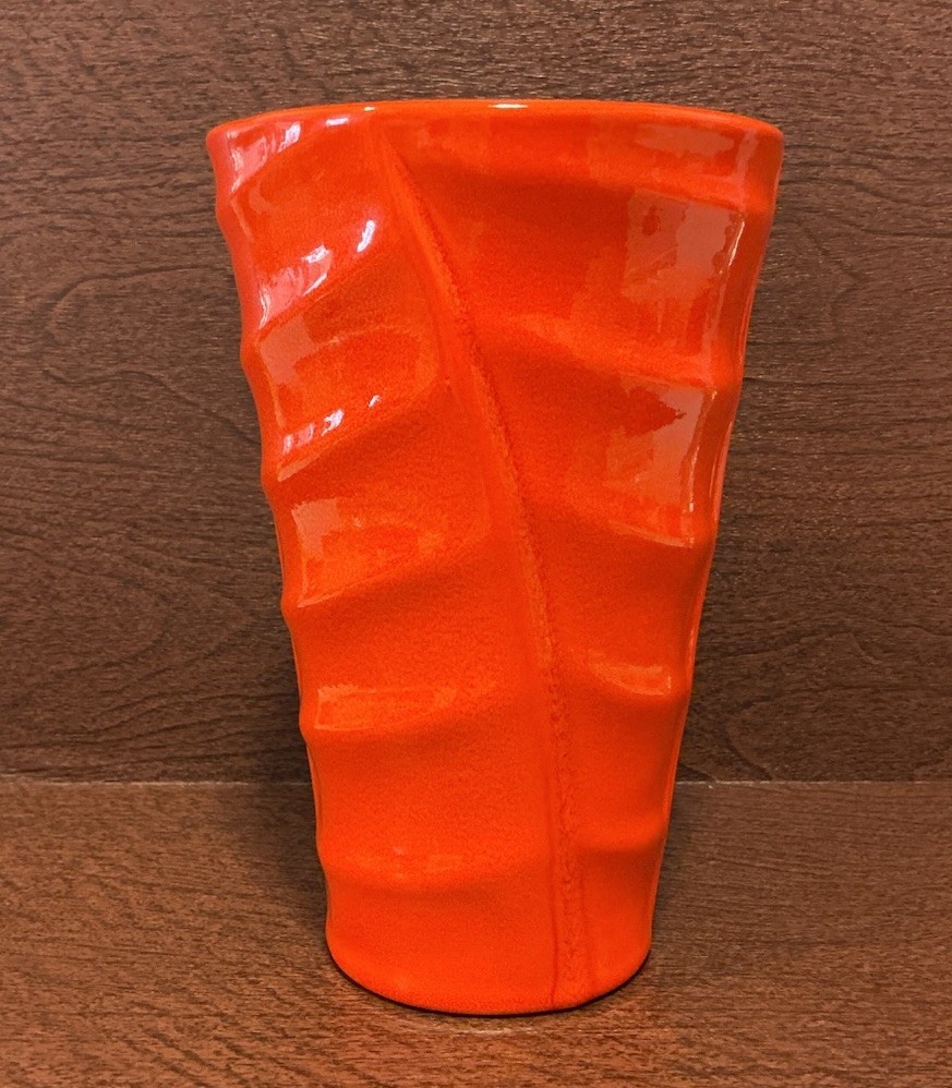 BAUER POTTERY ~ MADAGASCAR ~ 7 5/8” POTTERY VASE ~ LOS ANGELES, CA…..USA