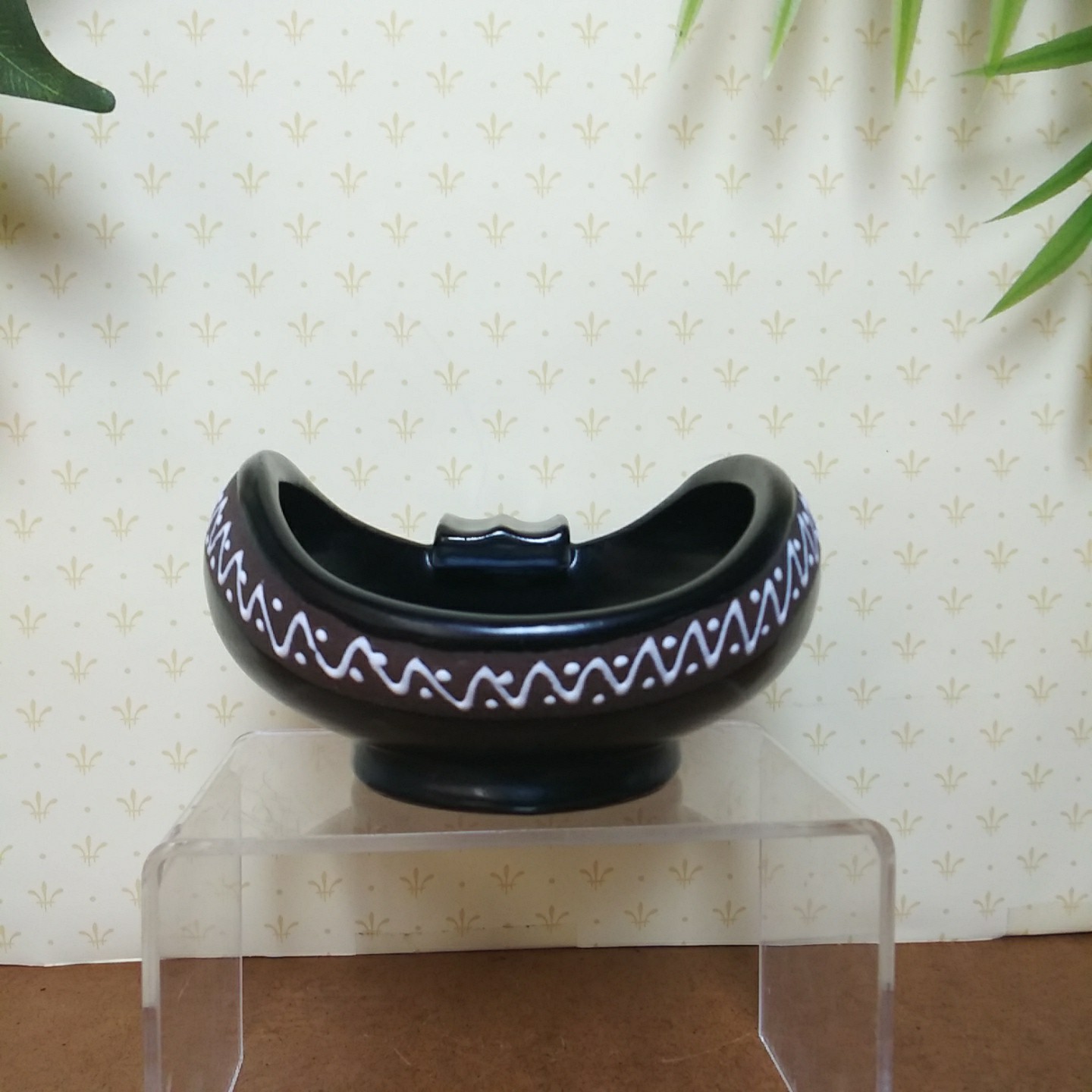 Vintage 5″ Black Norwegian Handmade Ashtray Norway MCM Clamshell Design Redware