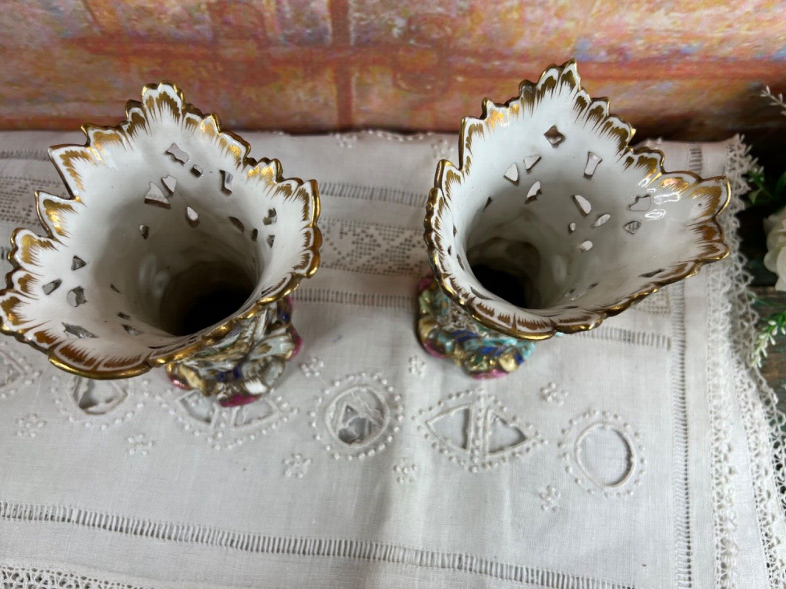 Pair of English Openwork Vases – Polychrome Porcelain – WT / IR & Co – 14cm