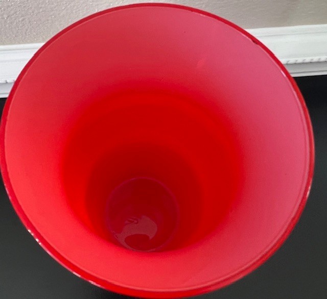 MODERN 1970-80s Vase Red Wavy Glass 7.5″ Vintage Vase Never been used