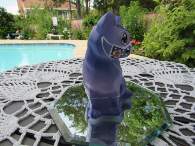 FENTON ART GLASS 2020 FGS “ONE DAY AT A TIME” SITTING CAT FIGURINE LE #10/50