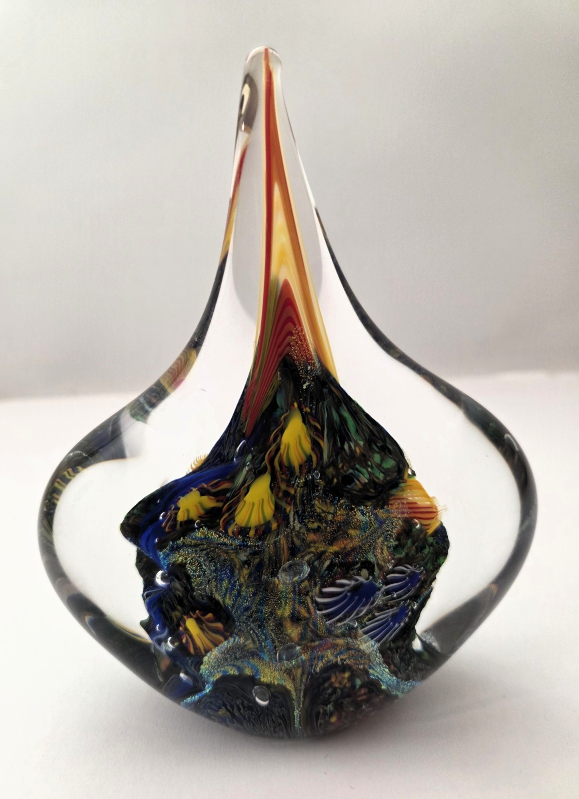 DAVID LINDSAY Signed 2002 Glass Paperweight “Undersea Adventures” 6″ H x 3.5″ W