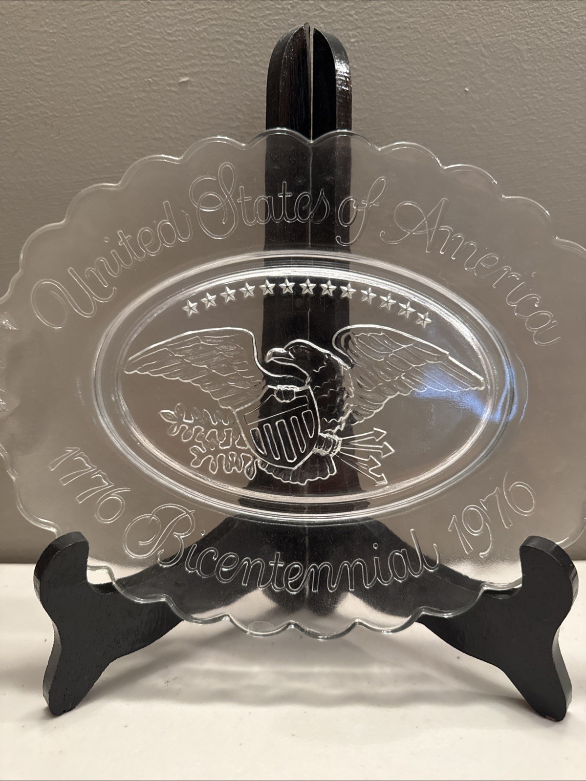 Vtg Avon USA Clear Glass Bicentennial 1776-1976 Oval Plate 9″x6.5″ Mint w/stand