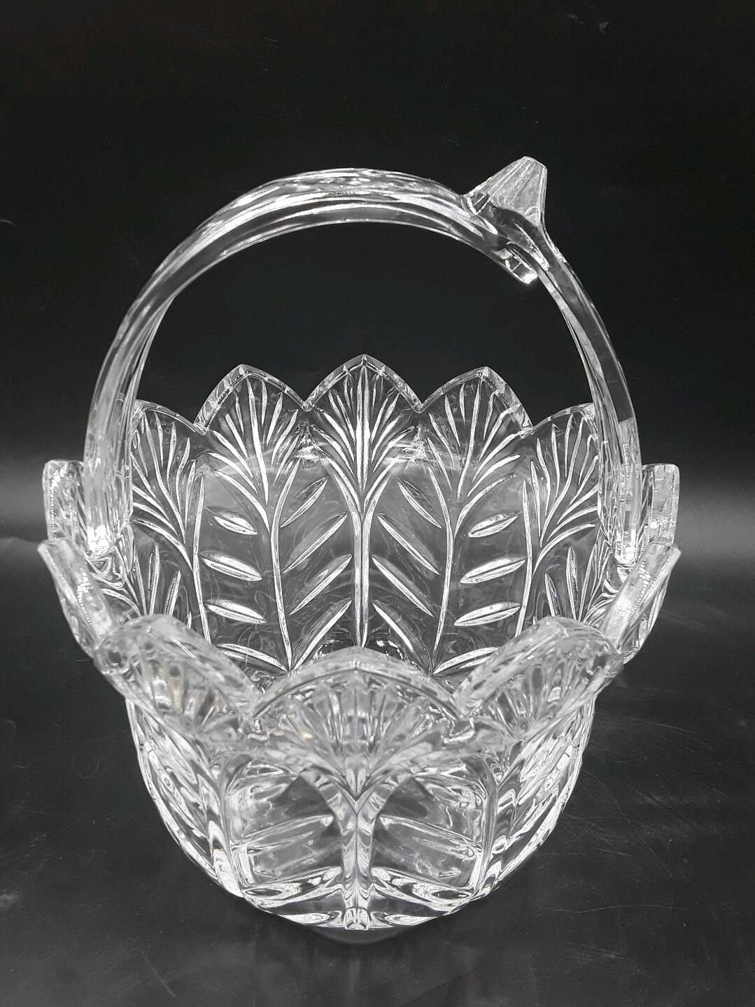 VINTAGE LEAD CRYSTAL CLEAR LEAF DESIGN 8″ HANDLED BASKET