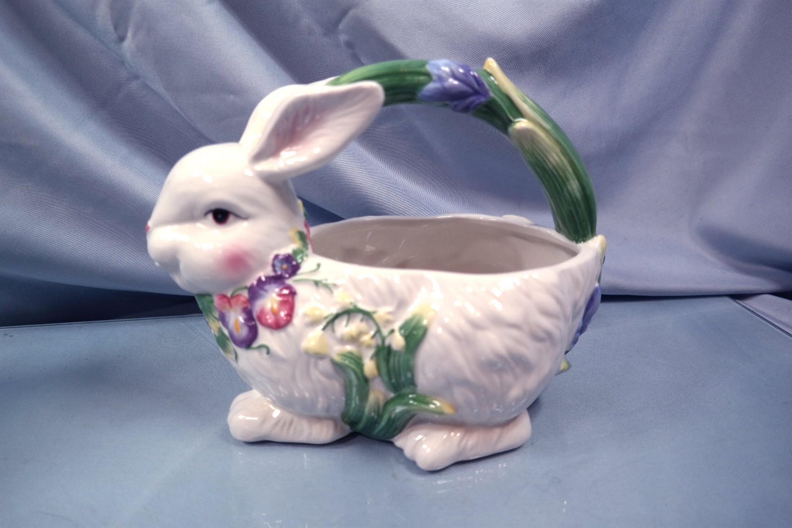 Vtg Corner Ruby Spring Collection Bunny Rabbit Floral Ceramic Basket Planter 9″