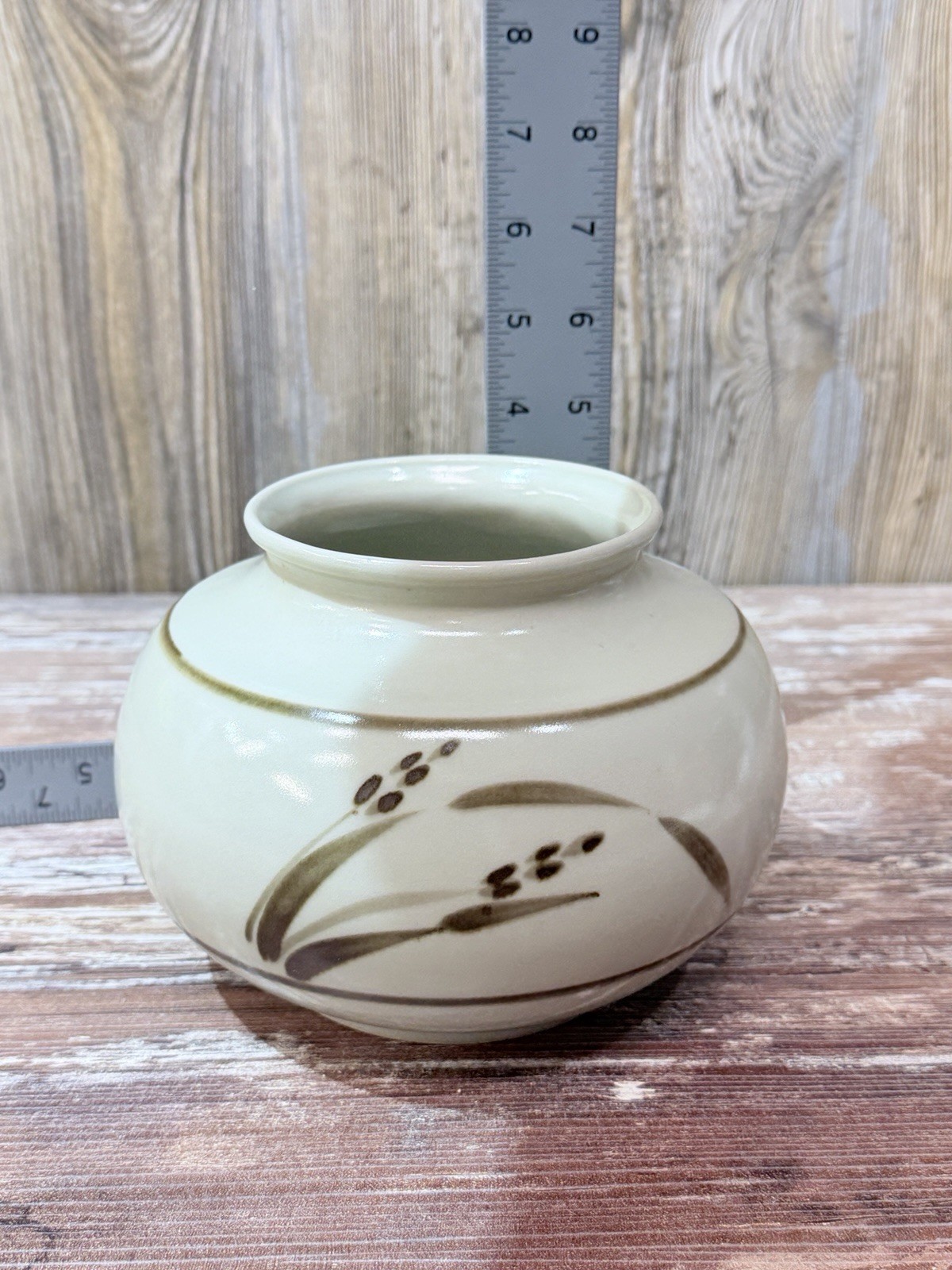 Richmond Stoneware New Zealand Vase Pot 6 3/4” x 4 1/2” Harvest Wheat