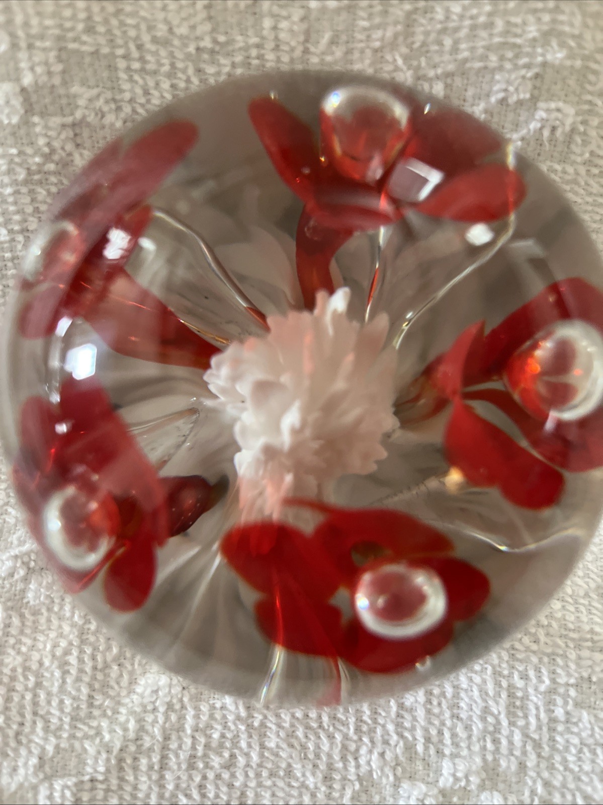 ST. CLAIR PAPERWEIGHT Red Trumpet Vine Glass