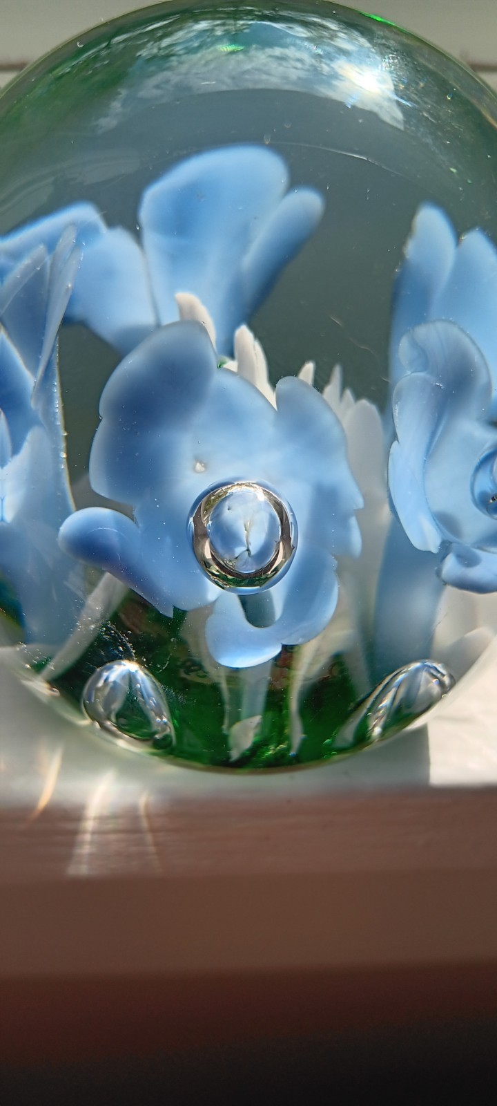 St. Clair – Blue Trumpet Flowers Art Glass Paperweight 1978 Controlled Bubbles