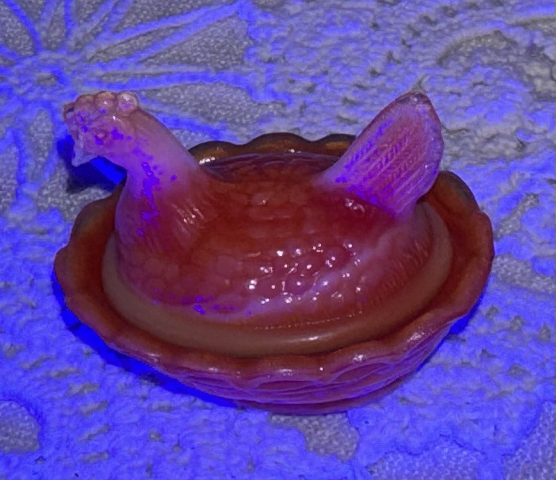 Boyd Art Glass Chick Salt HEN on NEST Mini HON #71 Indian Orange Slag Chicken