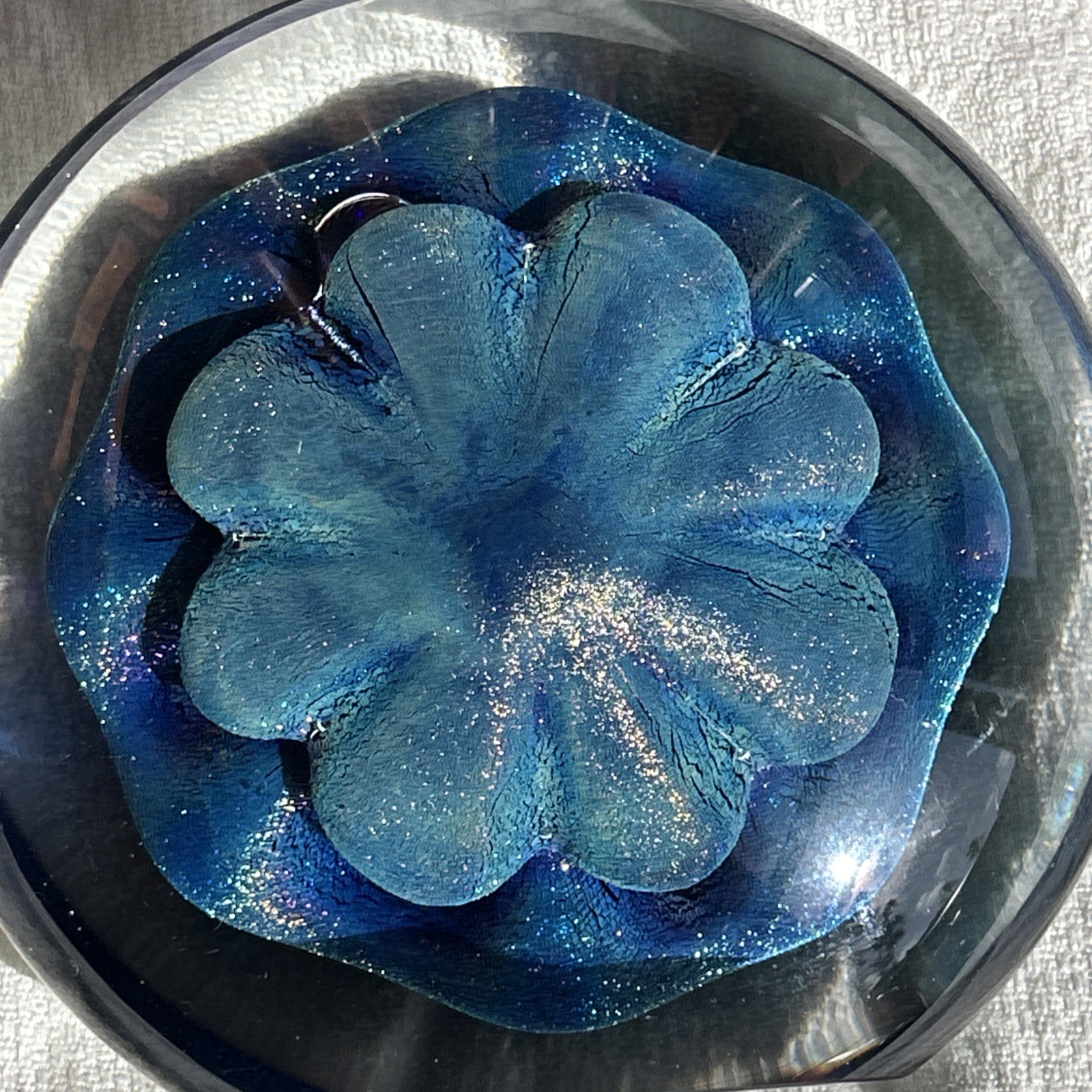 Signed EICKHOLT 1999 ART GLASS 4 1/4″ Paperweight 2 Positions Flower Blue Dichro