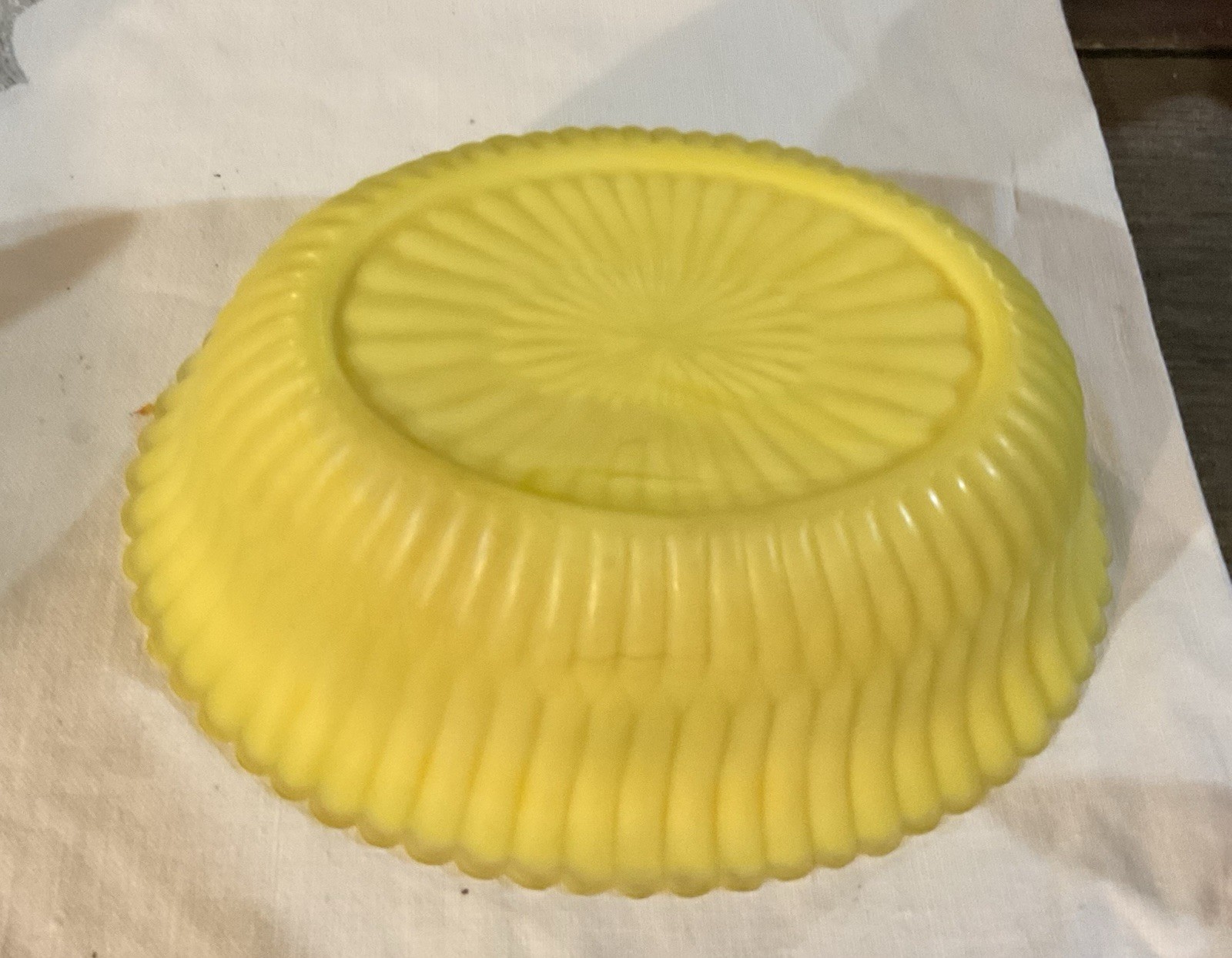 Boyd Banana Cream Slag Hen On Nest ~~Glows ~~