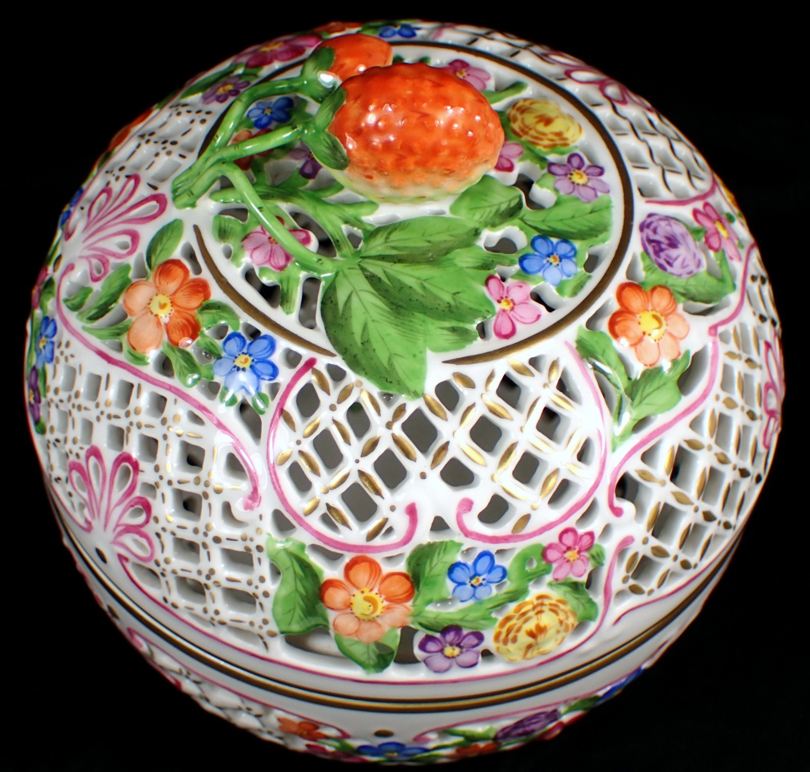 MINT Vtg Herend 6212 Reticulated Bonbonniere Openwork 6″ Box Basket w Strawberry