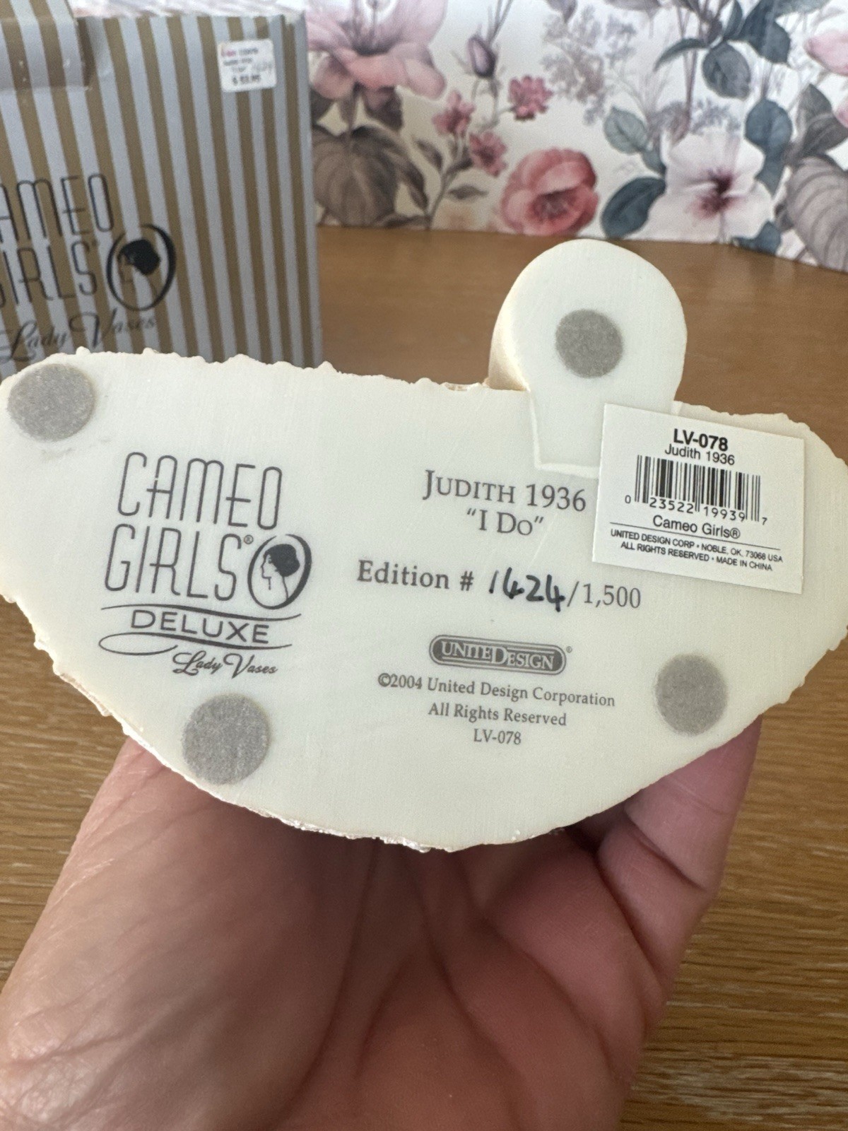 Cameo Girls Deluxe Judith 1936 “I Do” Lady Vase 1424/1500