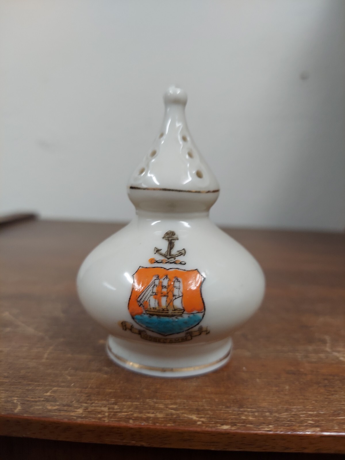 Unbranded Crested China Shaker Morecambe 3 1/2″ Tall Excellent Preowned Cond