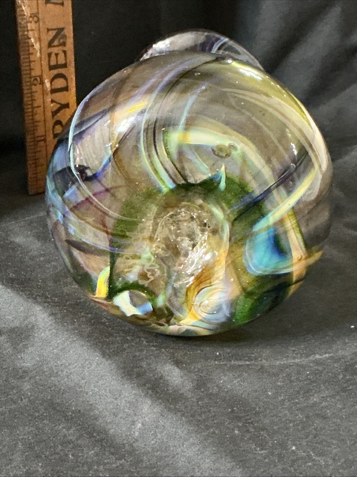 Vintage Swirl Pattern Hand Blown Glass Vase 6 Inches Tall Unmarked