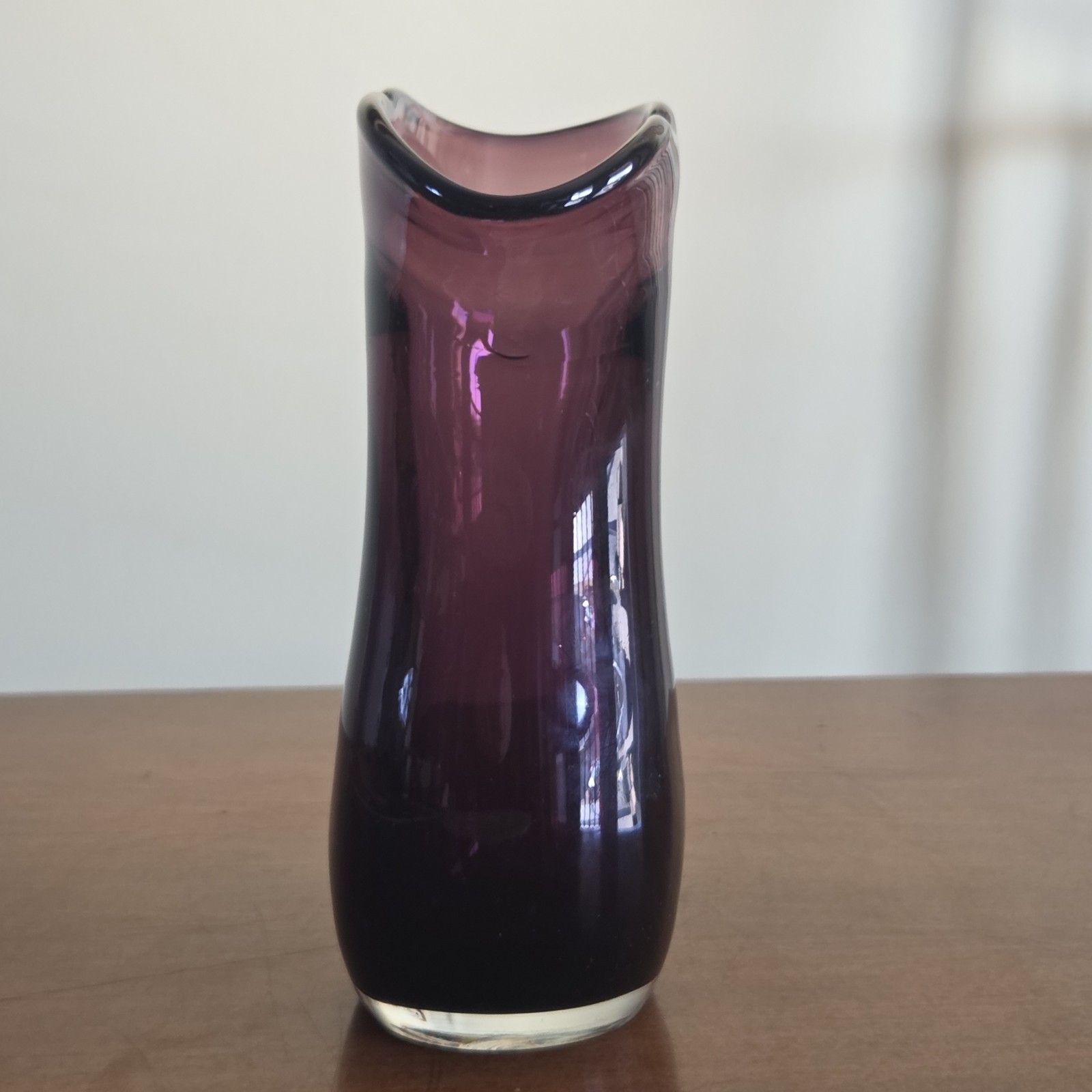 Vtg Hand Blown Art Glass Amethyst Purple Glass Vase Smooth Polished Base 7.25″