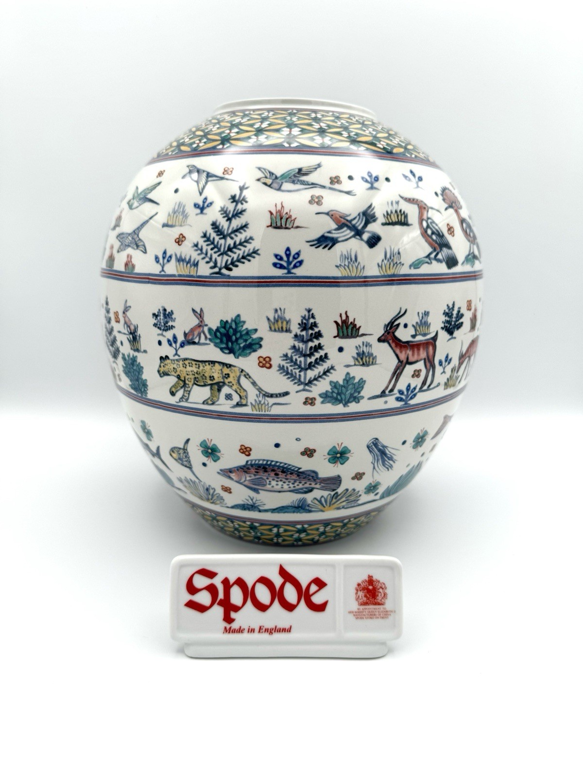 Spode Russel Coates – Natural World Globe Vase, 10 1/8”