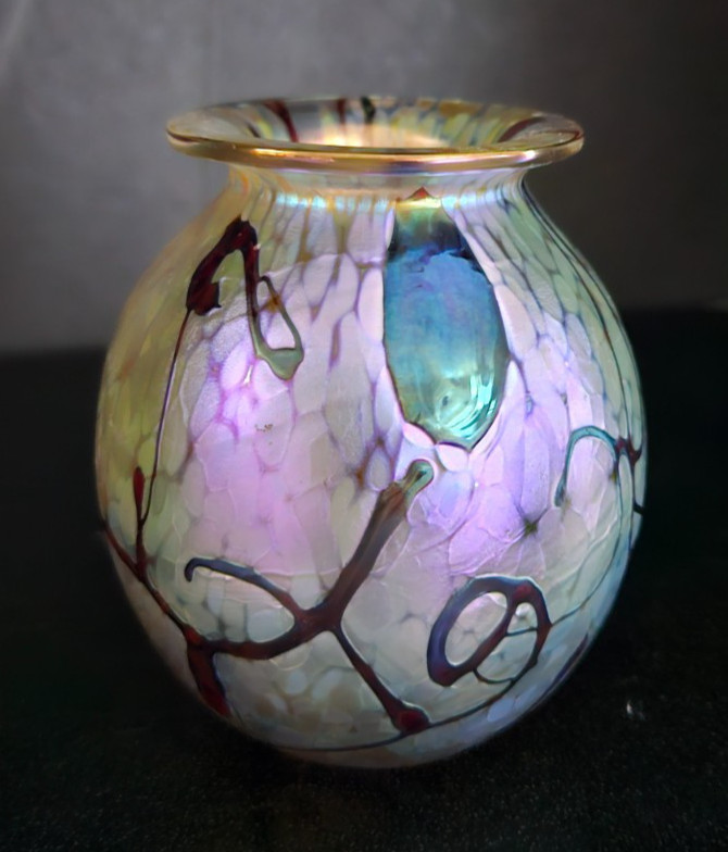 1992 Robert Eickholt Signed Purple Blue Gold Aurene Iridescent Art Glass Vase
