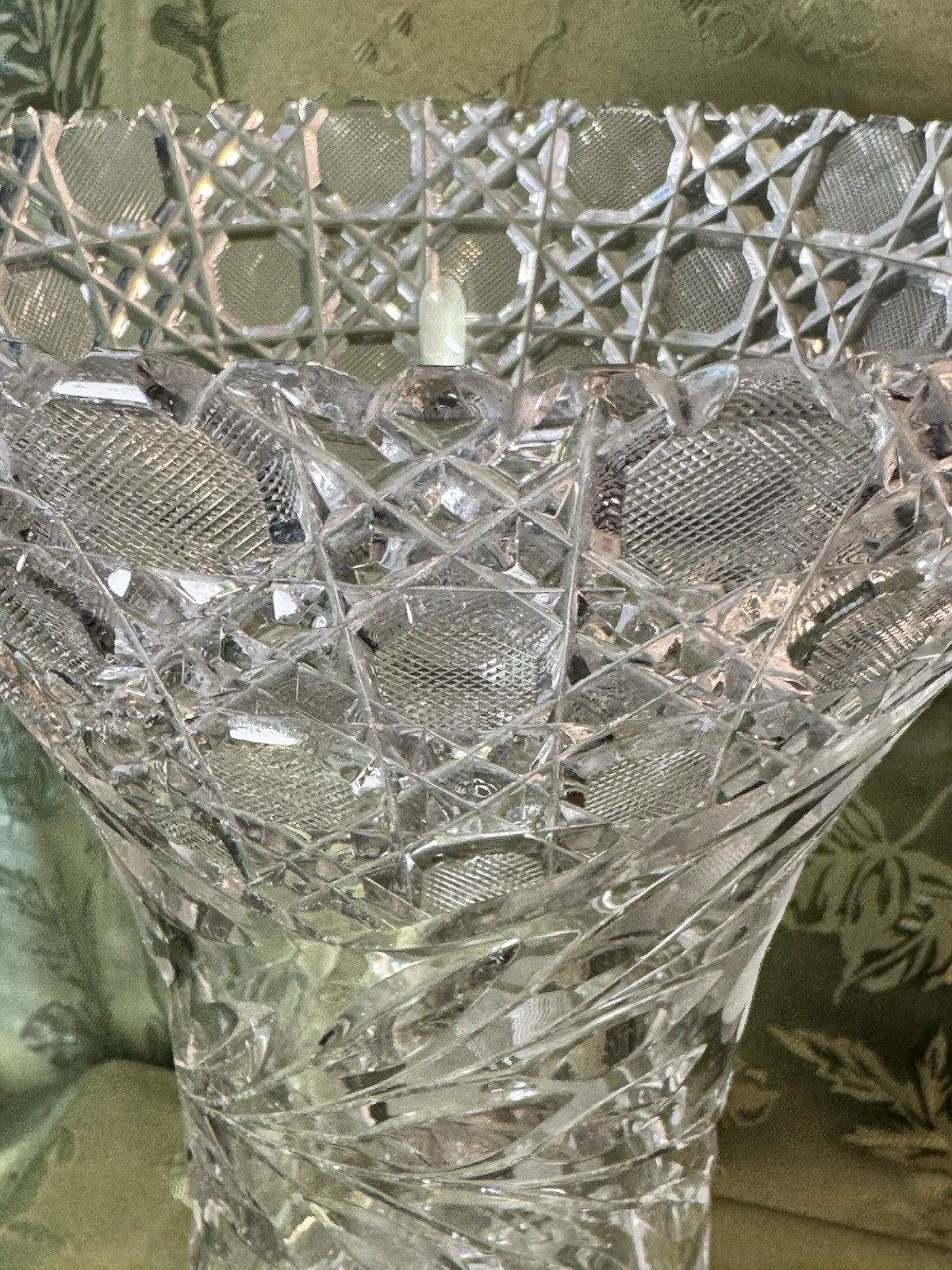 AMERICAN BRILLIANT HUGE 12” CORSET VASE GLOWS GREEN WITH 365 UV LIGHT 1887-1916