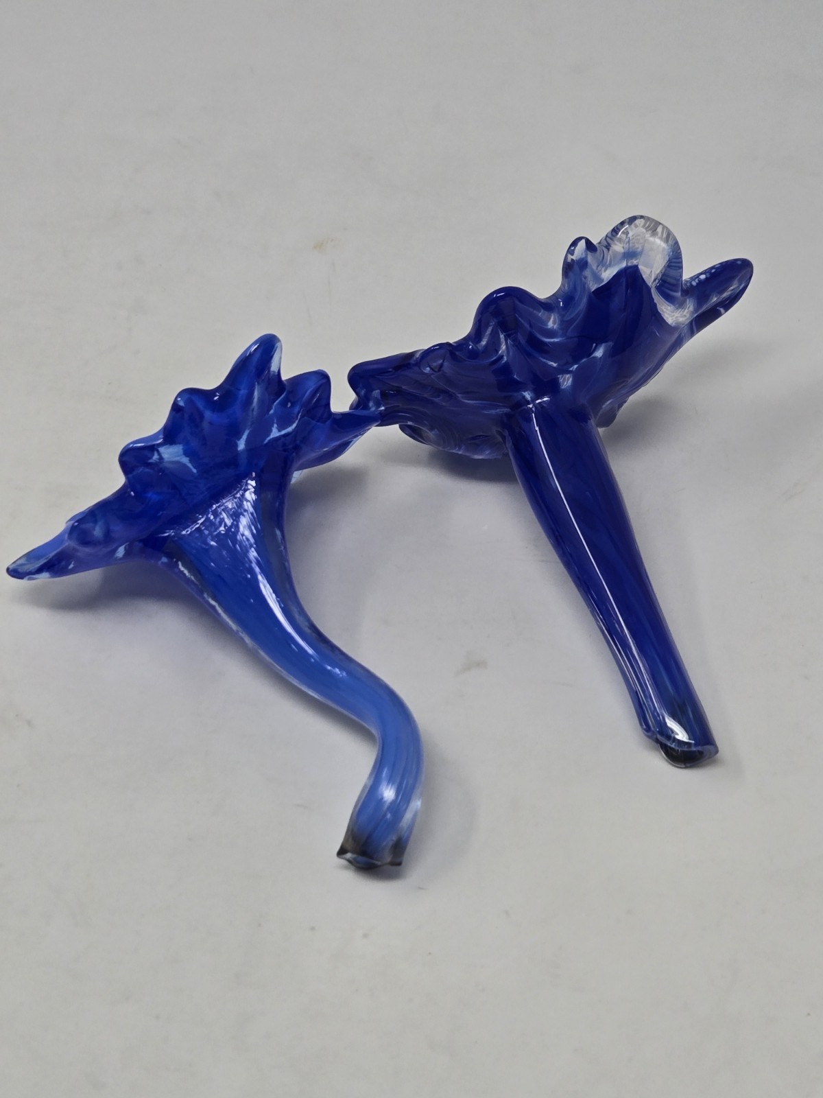 VINTAGE ART GLASS FLOWER FLORAL SCULPTURE HOME DECOR DECORATION BLUE & WHITE