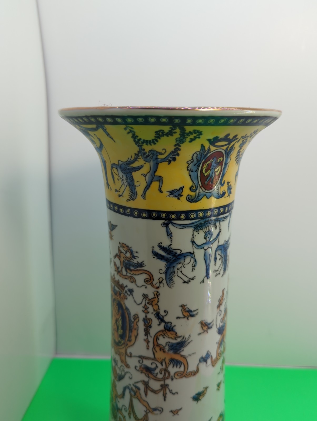 Antique united wilson vase 12 In