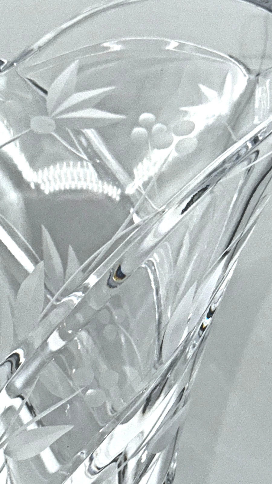 Mikasa PARK PLACE Trumpet Crystal VASE 11″ Engraved Floral Petal Top Flared Vtg