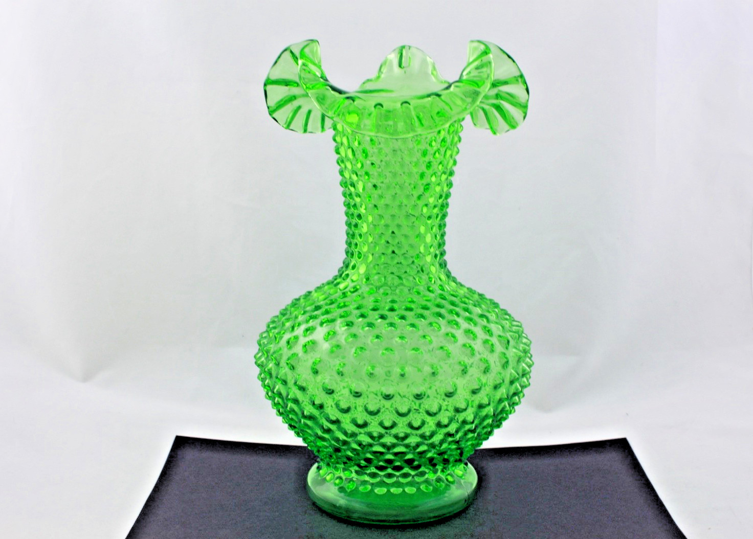 BEAUTIFUL VINTAGE FENTON GREEN GLASS 10 1/2” HOBNAIL VASE – MINT