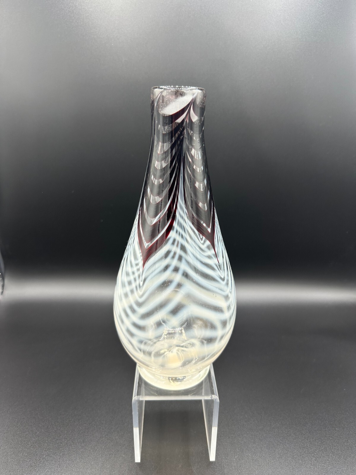 RARE 1980 ARTIST SIGNED NANCY FREEMAN STUDIO ART GLASS VASE 9.5″ PULLED FEATHER!