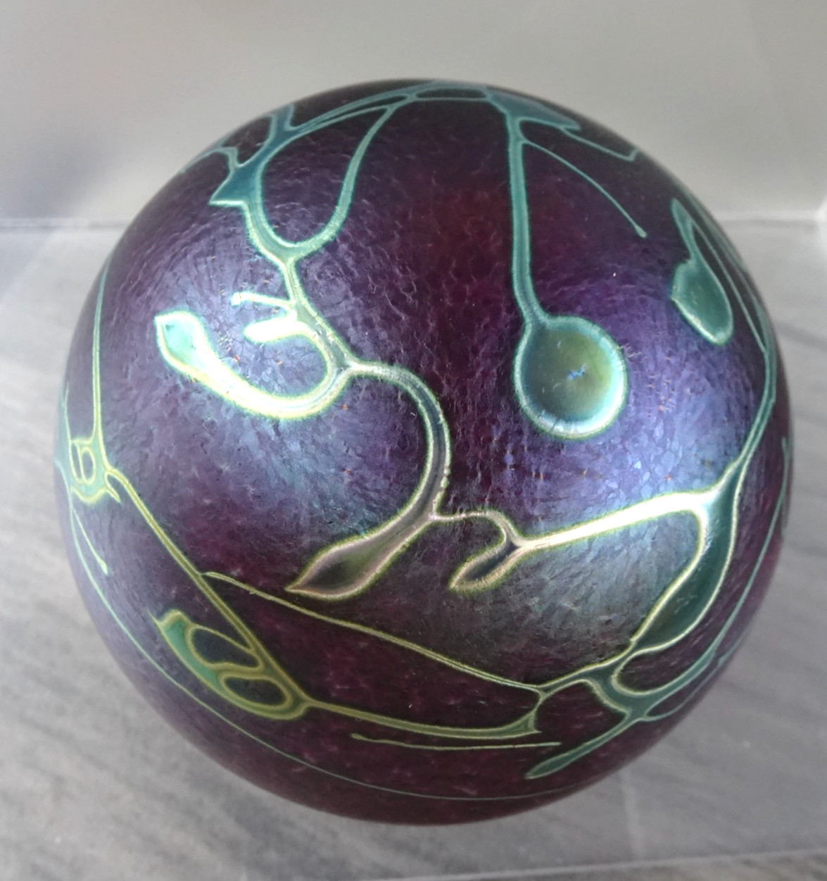 3.1″ Signed Robert Held Art Glass Metallic Threads Paperweight w/ Label