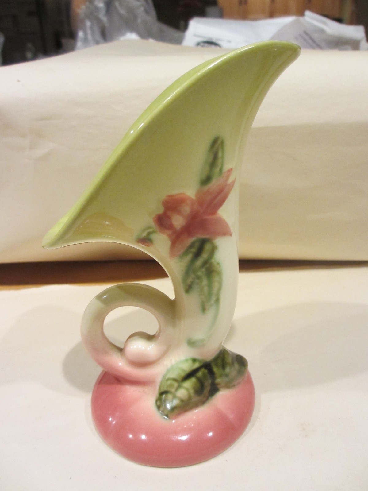 Hull Pottery W2 5 1/2″ Pink & YELLOW VERY RARE Woodland Cornucopia Vase
