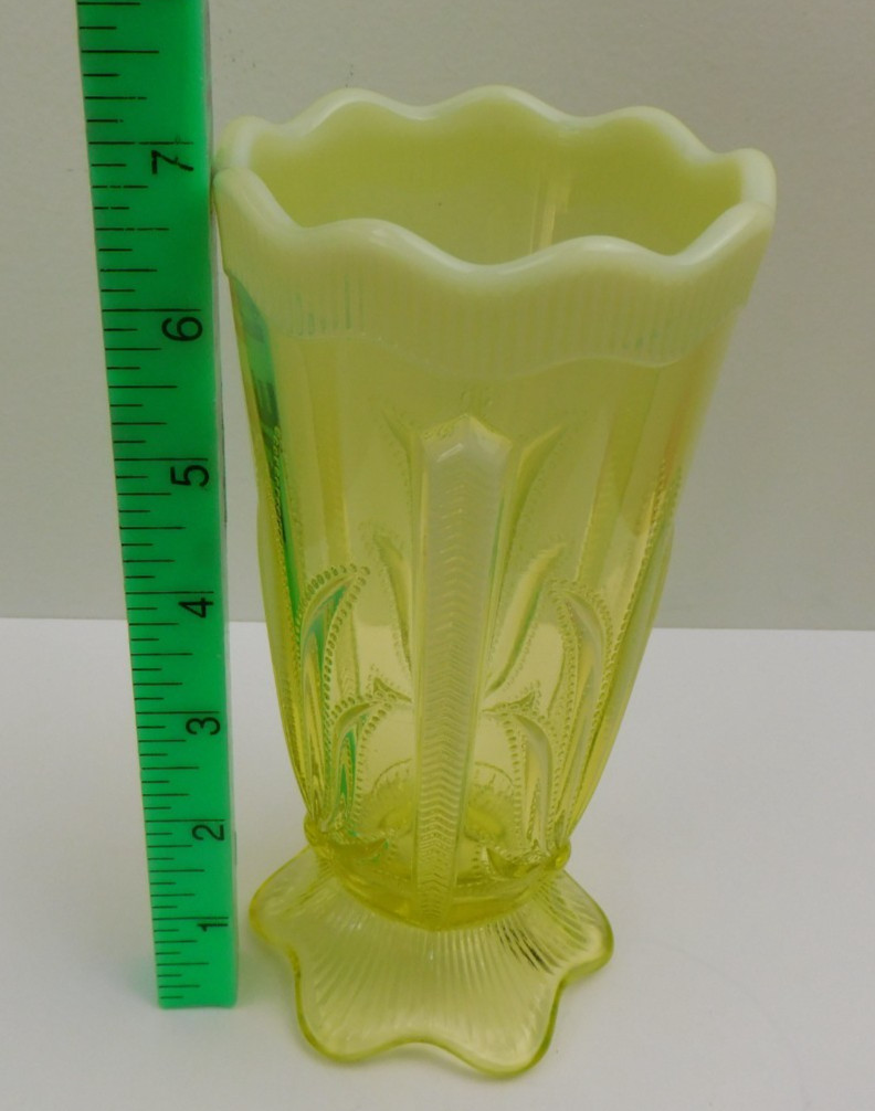 Vintage Fenton Cactus Vaseline Topaz Opalescent Vase Uranium Glass 7″ Great Glow