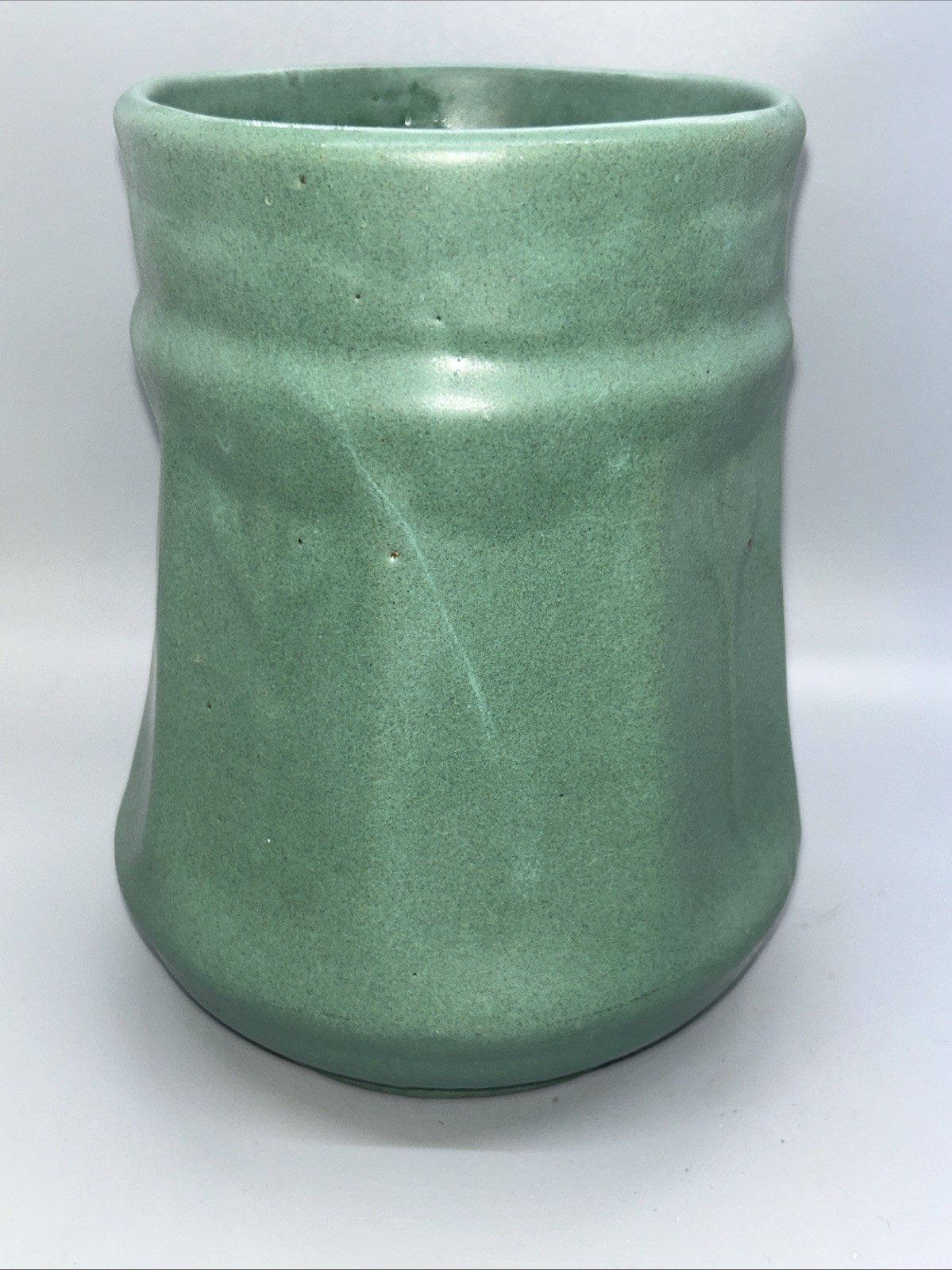 Zanesville Art Pottery Matte Green Cattail Tobacco Leaf Vase 7.25” Tall
