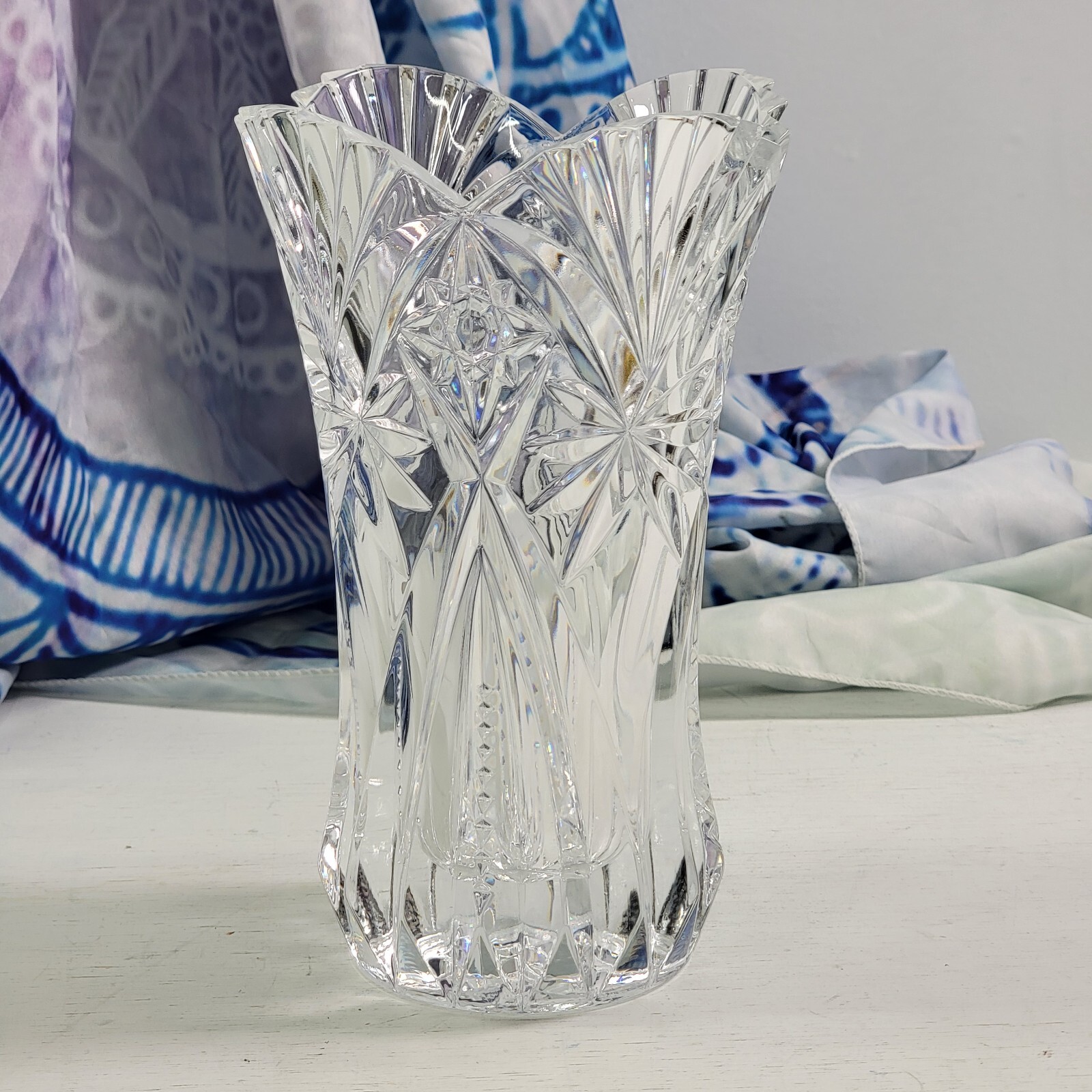 Cristal D’Arques Vincennes Cut Burst 24% Lead Crystal 8.5″ Heavy Vase France EUC