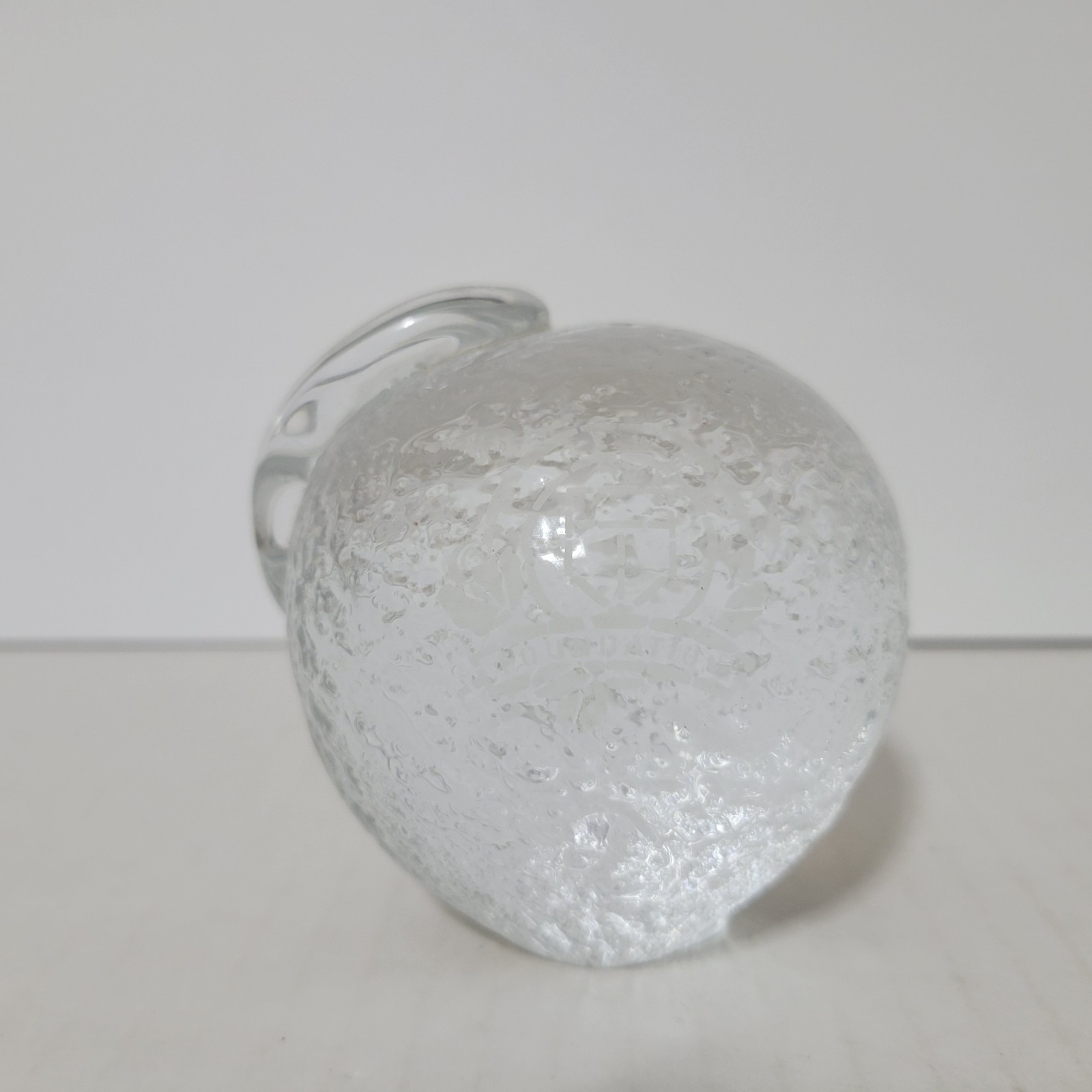 Vtg Vandermark Signed Art Glass Textured Clear Apple Paperweight GFWC Logo