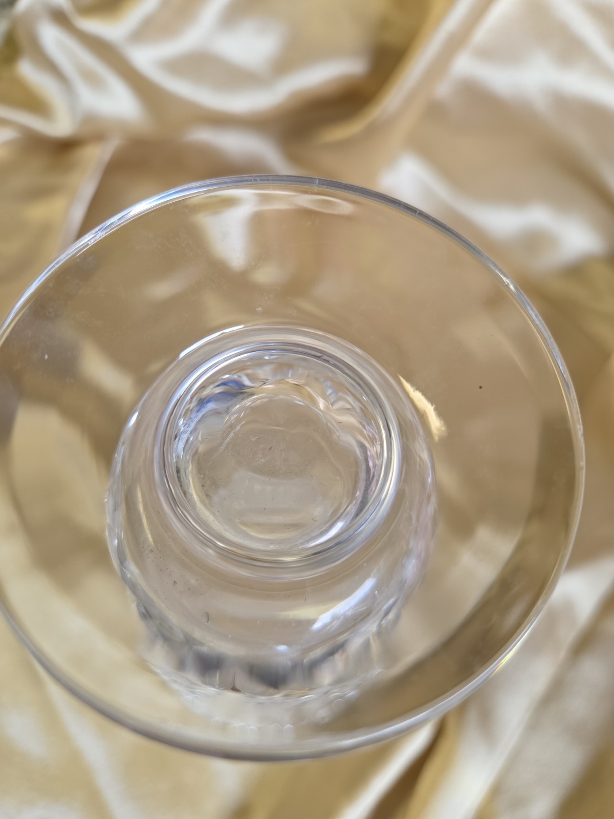 Vintage Hand-Cut Lead Crystal Trumpet Vase – 8″ Tall – Scalloped Rim – Unmarked
