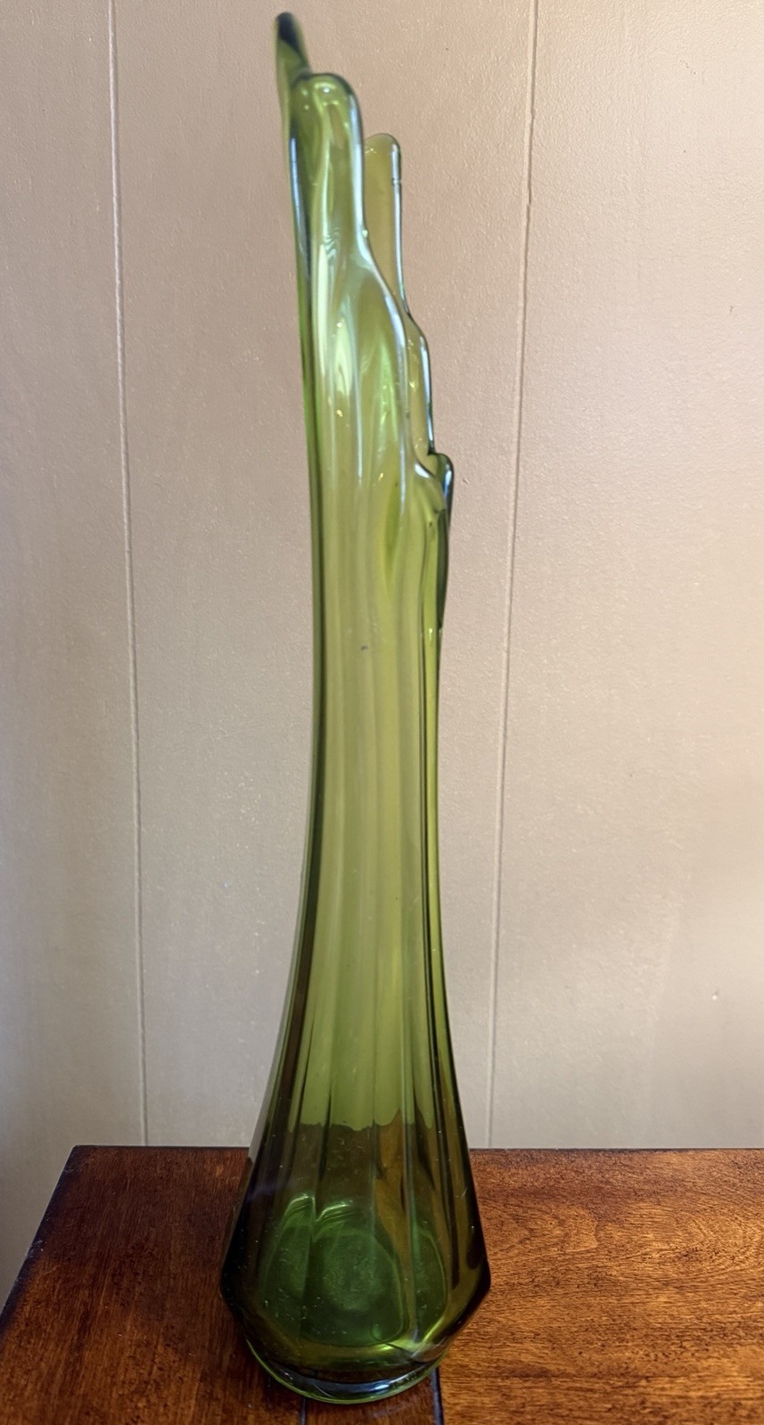 LE Smith Broken Column Swung Vase Avocado Green 16.25 in Tall MCM Glass