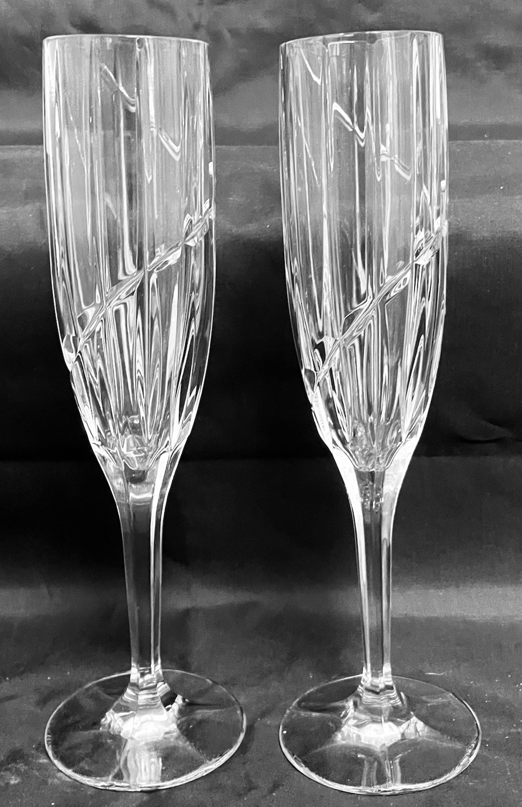 Set of 2 Mikasa Crystal UPTOWN 9 3/8″ Champagne Flutes EXCELLENT