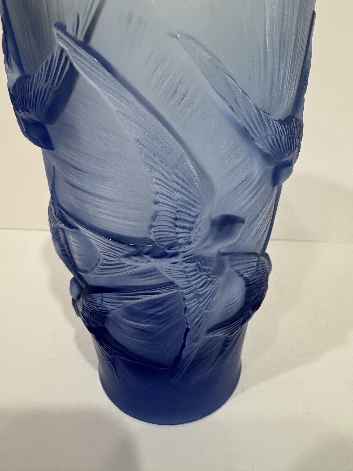RARE Lalique Blue Hirondelles (Swallows) Vase MINT Condition w/Label