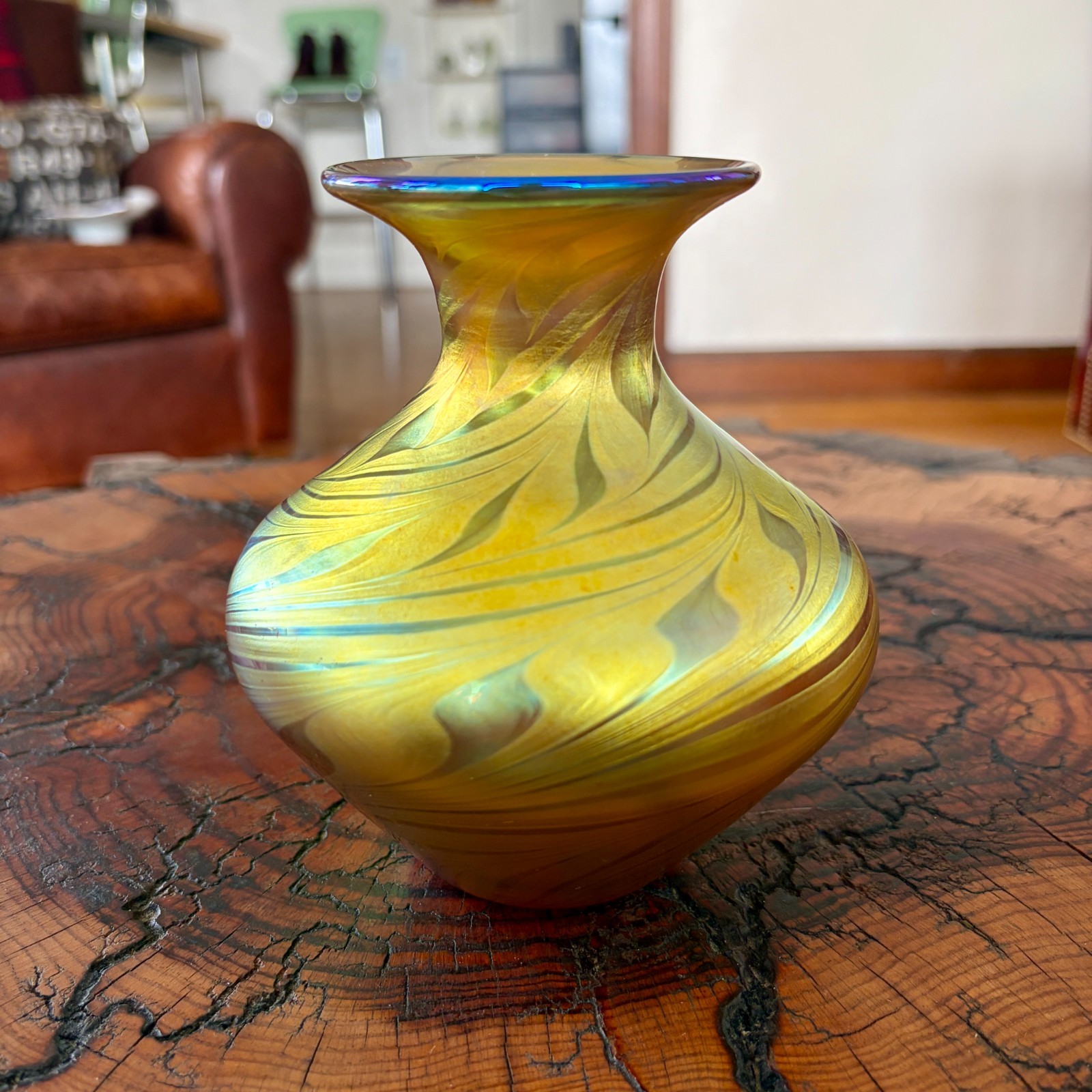 Lundberg Studios 2010 Iridescent Gold Pulled Feather Art Glass Vase 5″ Signed