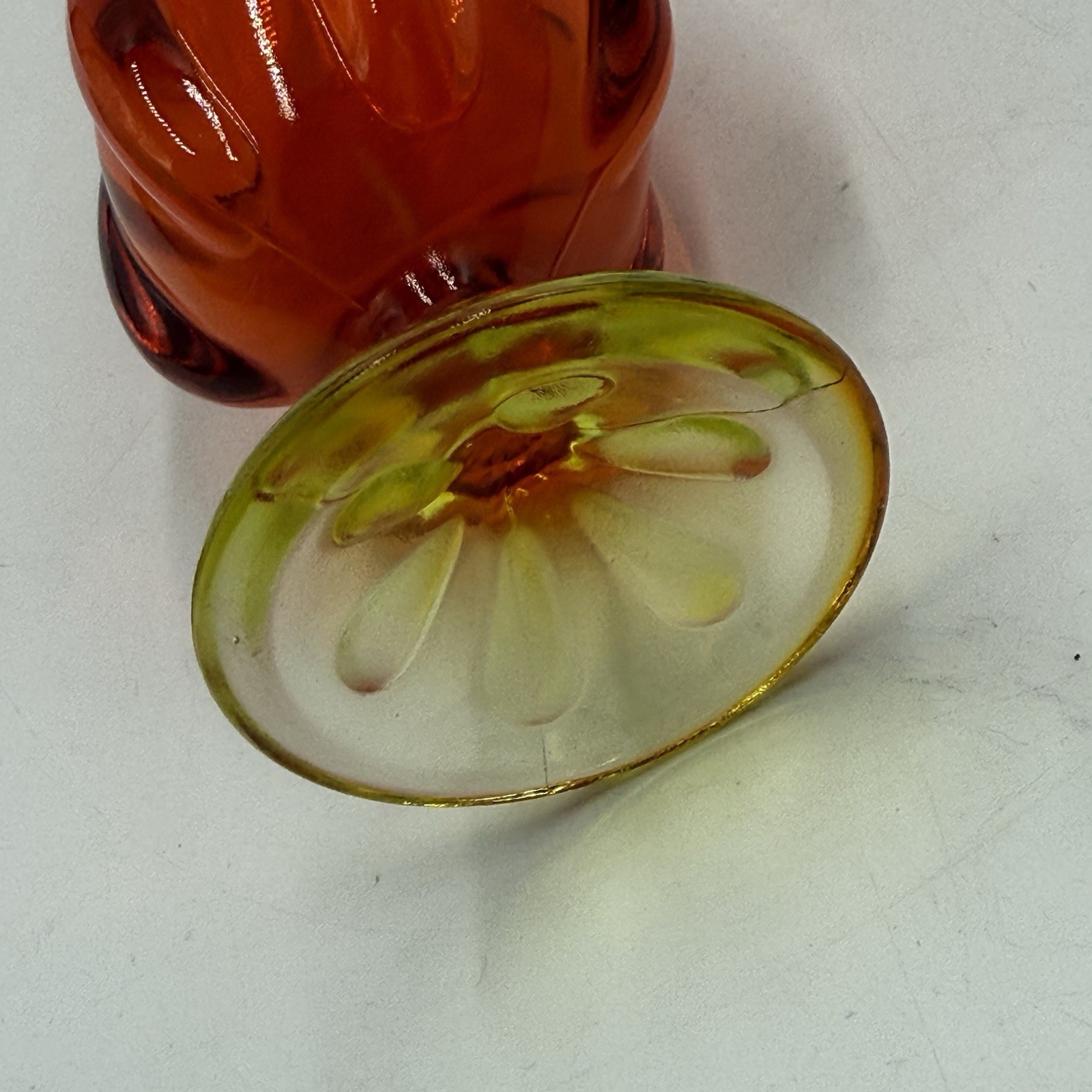 Vintage MCM Viking 12” Swung 6 Petals Bud Vase Orange Yellow Amberina Persimmon