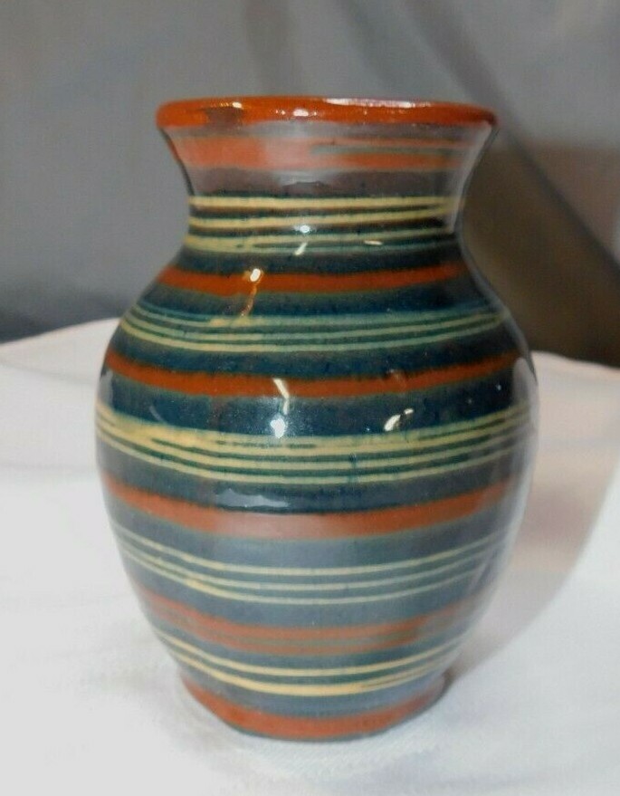 VINTAGE REDWARE POTTERY VASE WITH STRIPES ~ 4 7/8″ TALL X 2 5/8″ ACROSS MOUTH