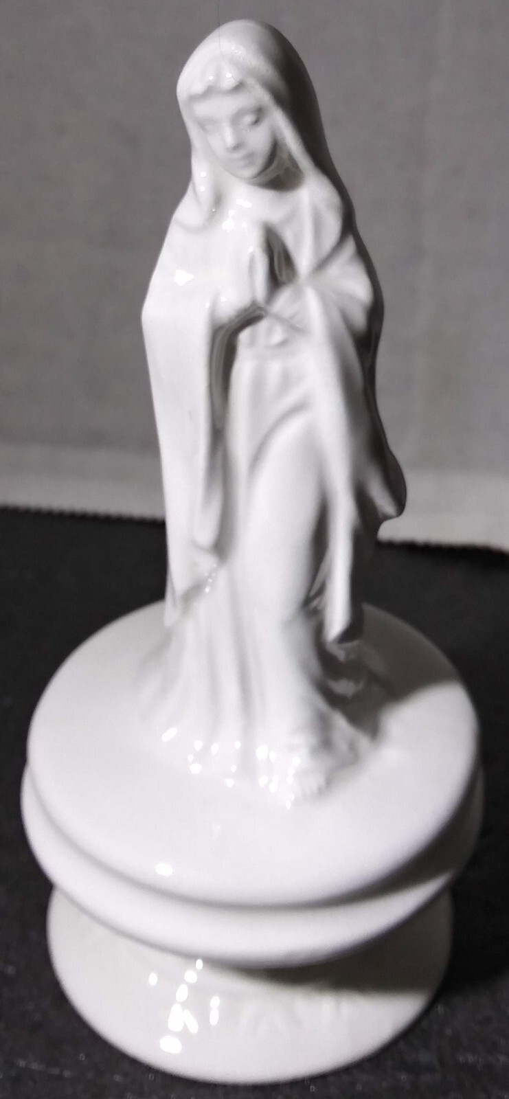 Vintage Inarco Japan E-2504 Virgin Mary Praying Figurine Pedestal Base Small