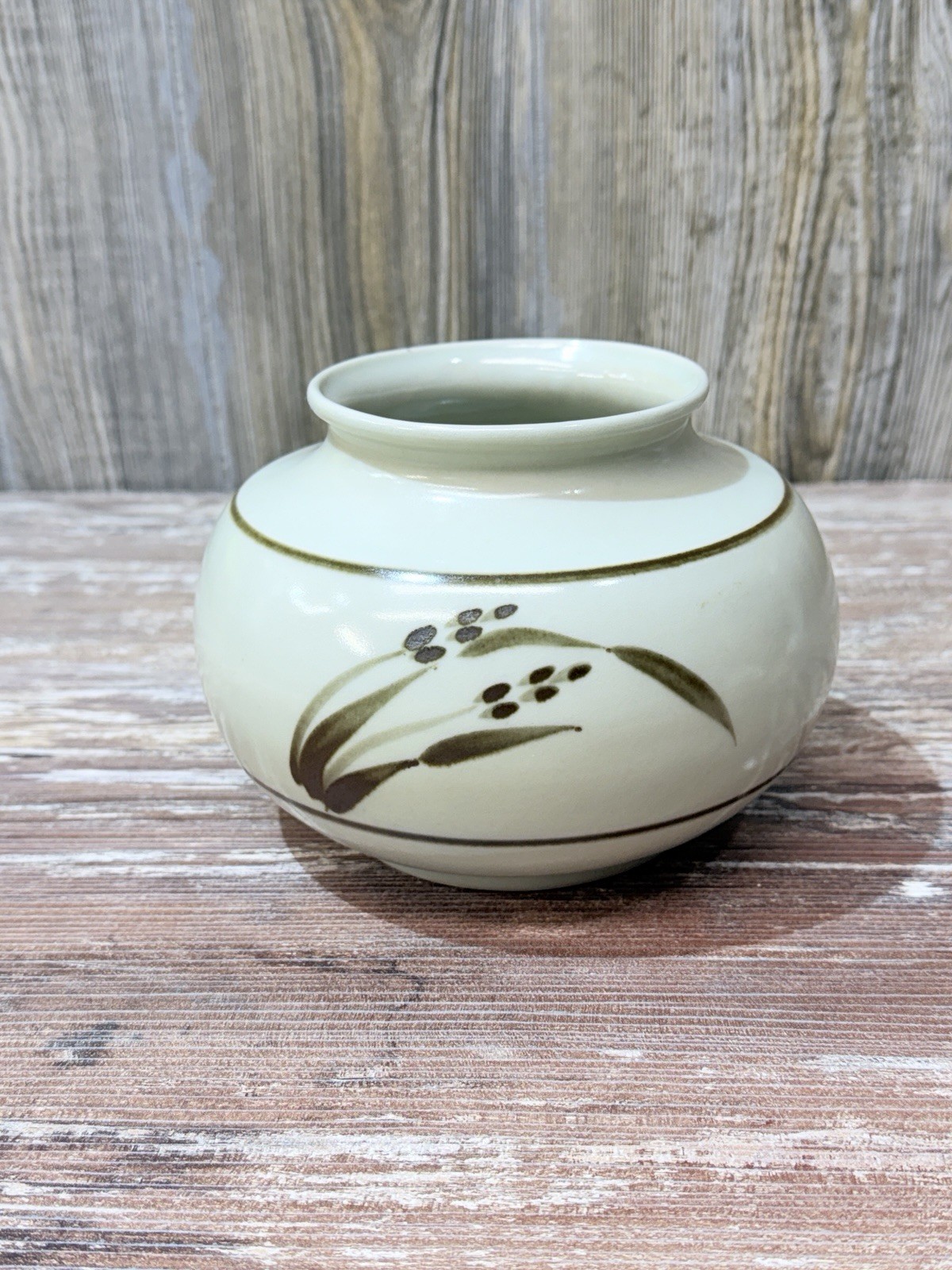 Richmond Stoneware New Zealand Vase Pot 6 3/4” x 4 1/2” Harvest Wheat