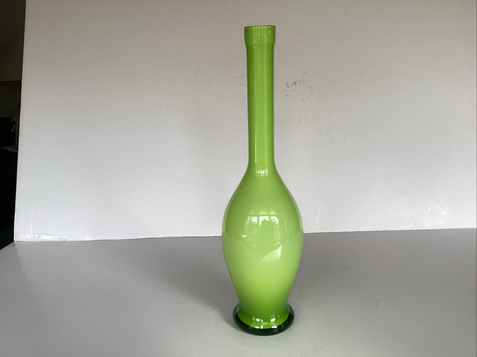 LOVELY LEONARDO ART GLASS GREEN VASE 12” Tall Empoli Cased