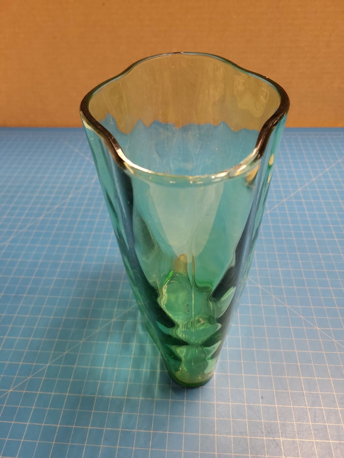 Green Art Glass Vase Decorative Flower Planter Home Decor 9.5″ Tall