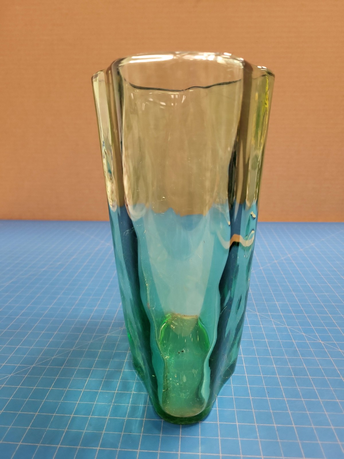 Green Art Glass Vase Decorative Flower Planter Home Decor 9.5″ Tall