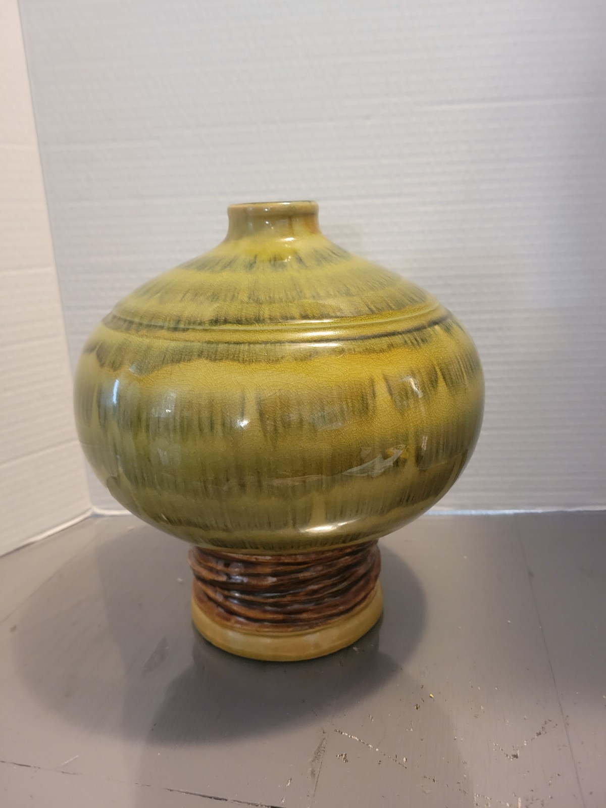 Vintage Retro MCM Art Deco 9.5″ Art Pottery Vase Avocado Green Ribbed