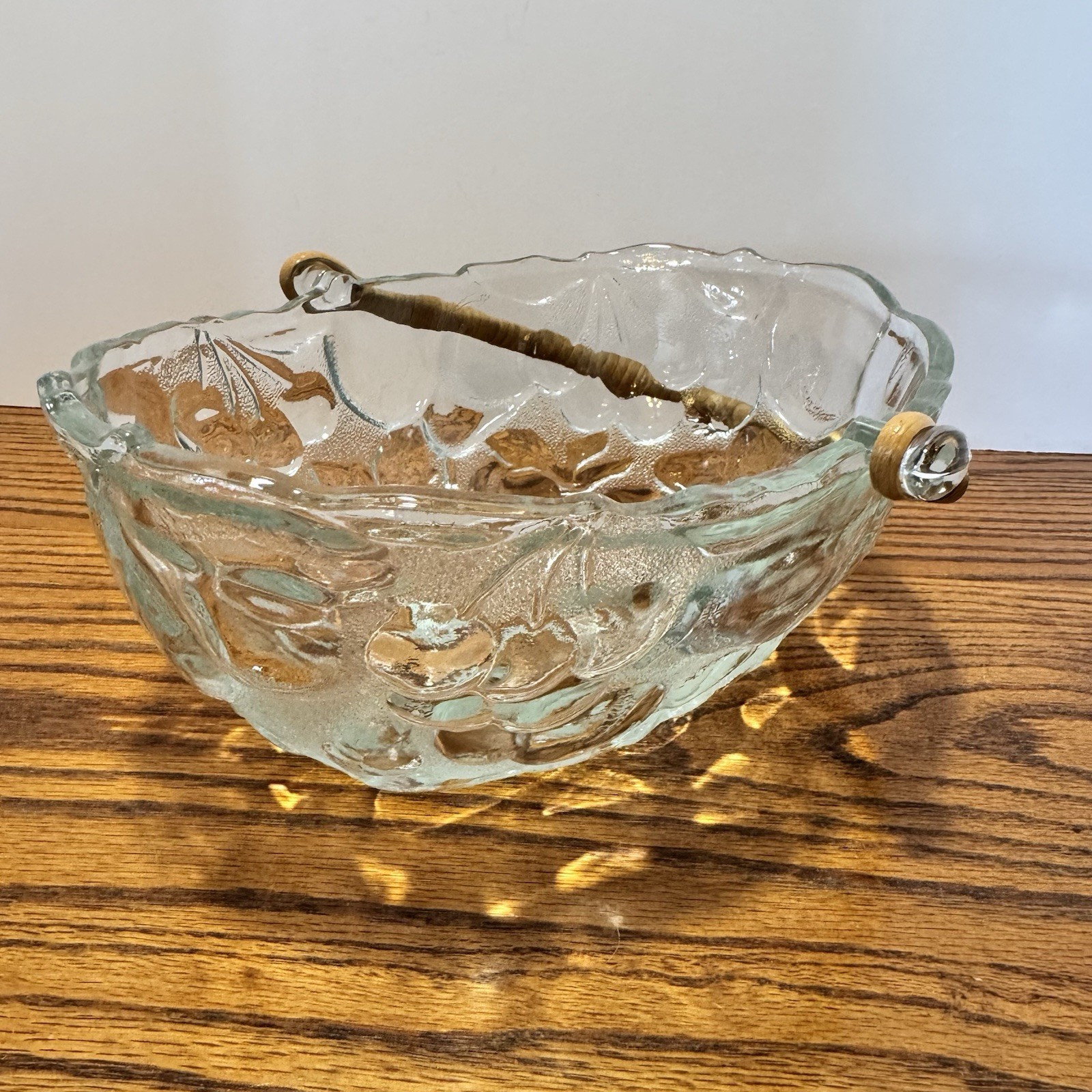 VTG Libbey Orchard Fruit Embossed Clear Glass Oval Bowl Basket Rattan Handle