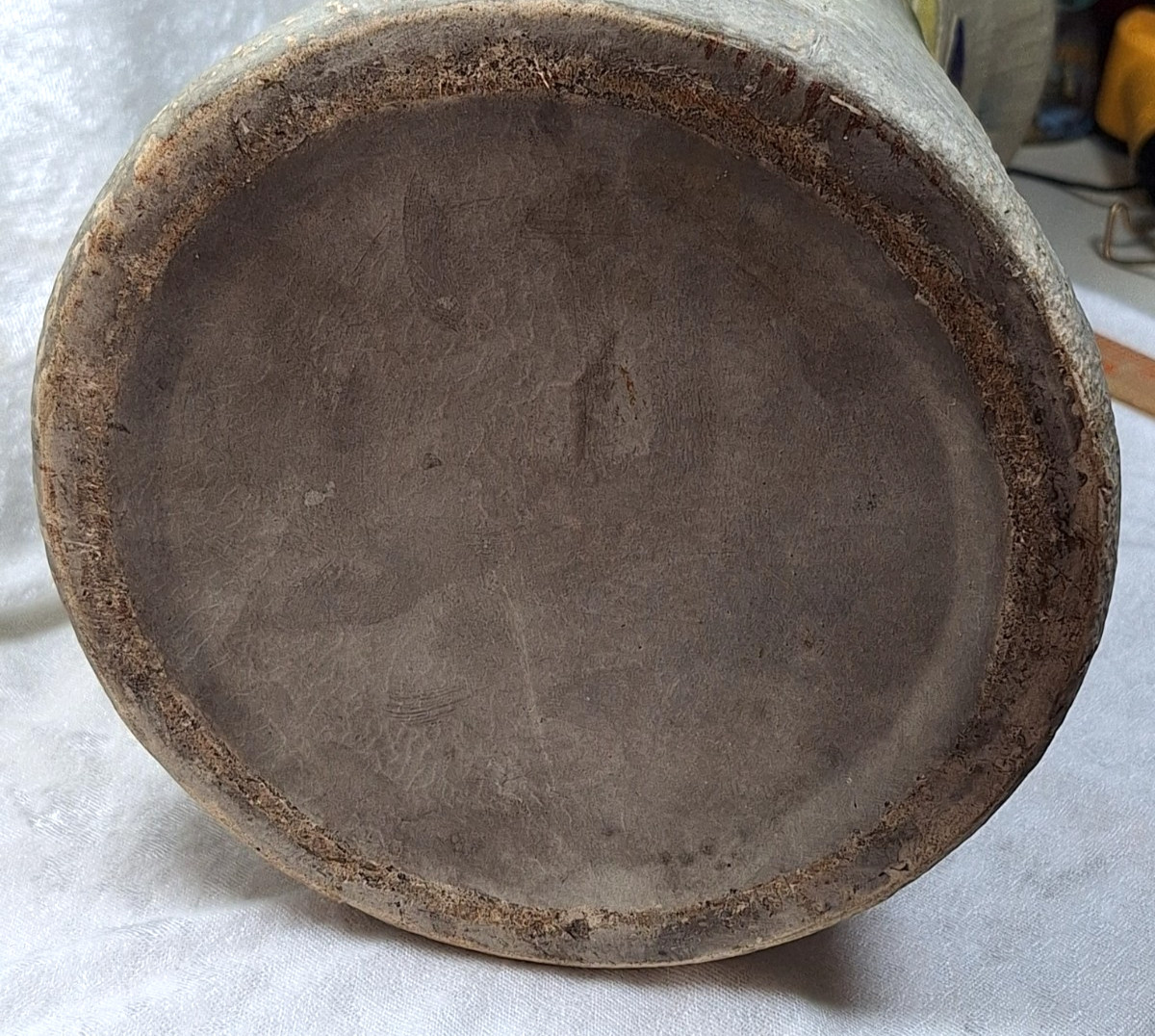 Roseville Pottery Mostique Arrow Vase #164 15″ Tall Chipped W/ Crack READ